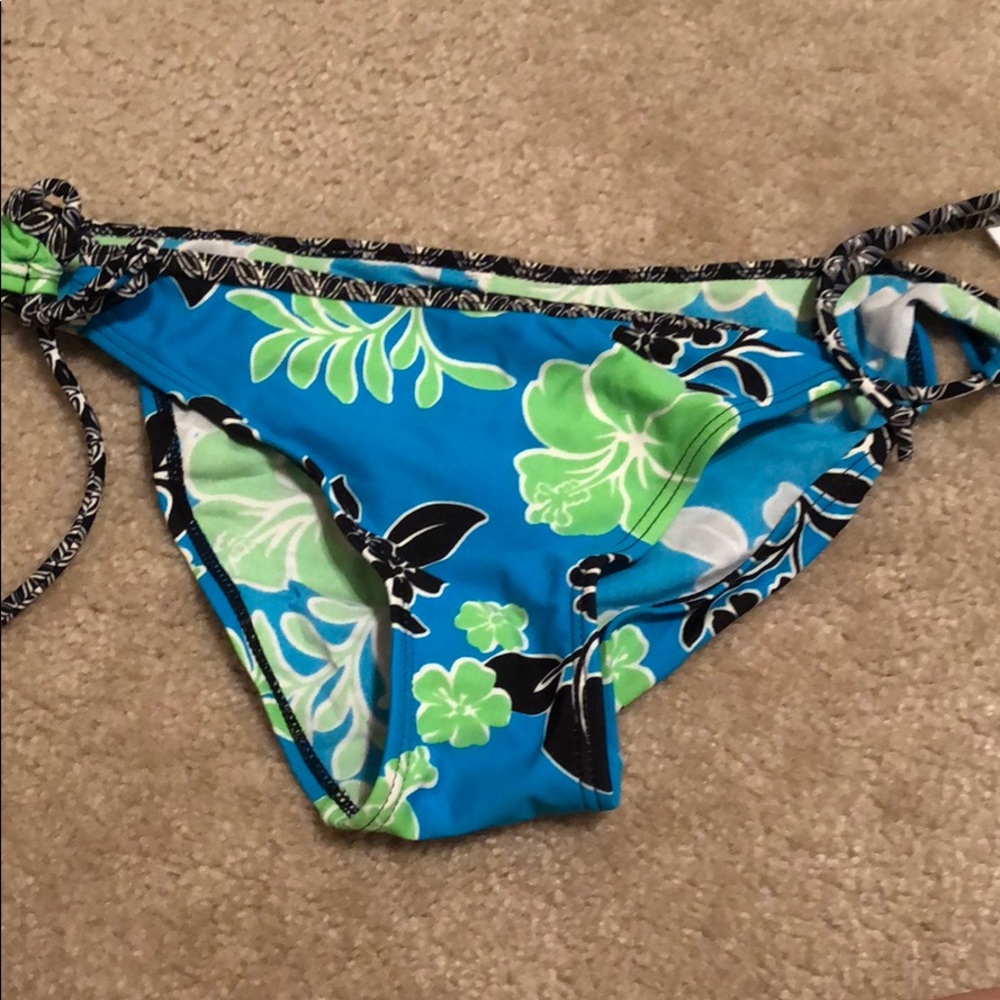 Bikini set - Picture 2 of 2